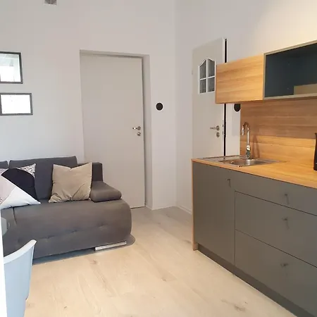 Plac Obroncow Poczty Polskiej I-iv Apartment *